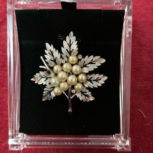 Mid century Trifari brooch. Gold tone with faux pearls.
